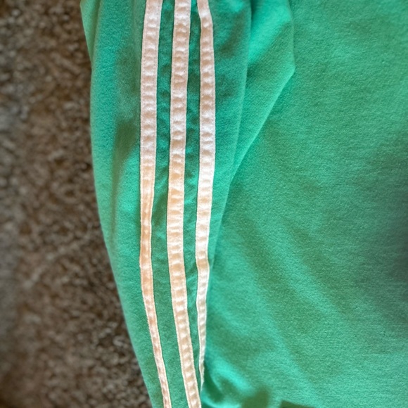 Adidas T- Shirts Women’s size small - Picture 4 of 6